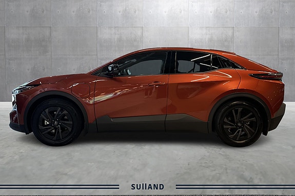 Toyota C-HR+ 2 of 5