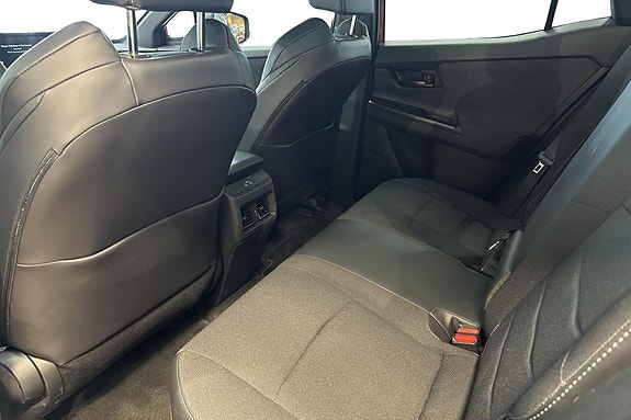 Toyota C-HR+ 18 of 23