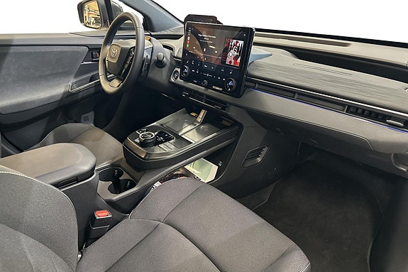 Toyota C-HR+ 16 of 23