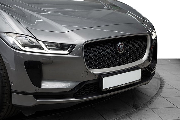 Jaguar I-PACE 2 of 5