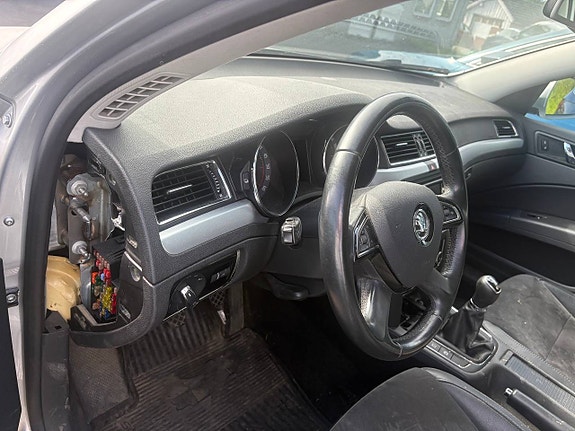 Skoda Superb 8 of 16