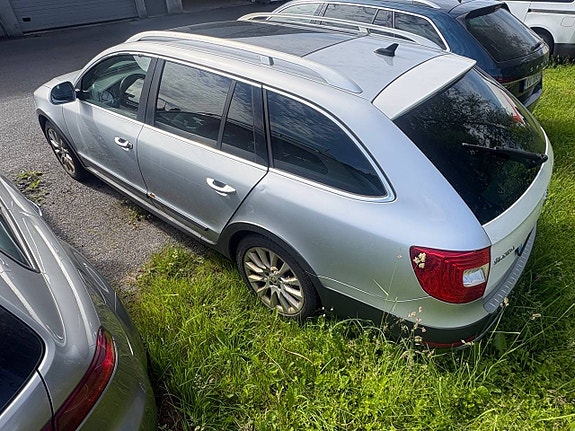 Skoda Superb 2 of 5