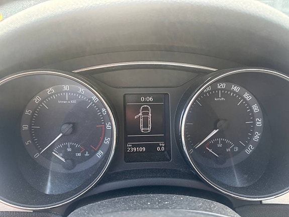 Skoda Superb 13 of 16