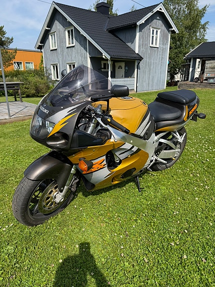 Suzuki GSX-R 750 4 of 17