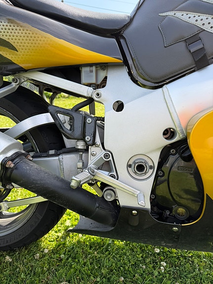 Suzuki GSX-R 750 12 of 17