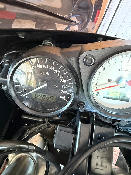 Suzuki GSX-R 750 17 of 17