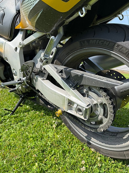 Suzuki GSX-R 750 10 of 17