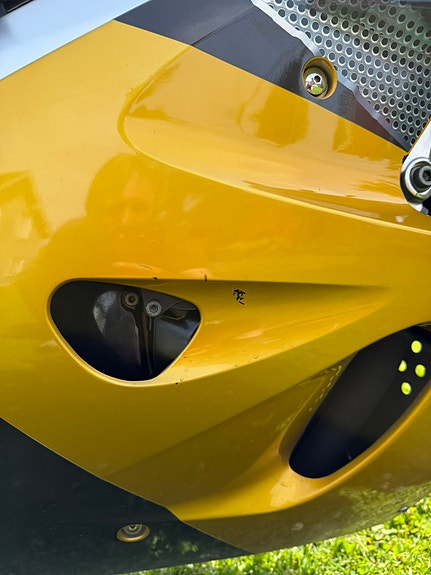 Suzuki GSX-R 750 11 of 17