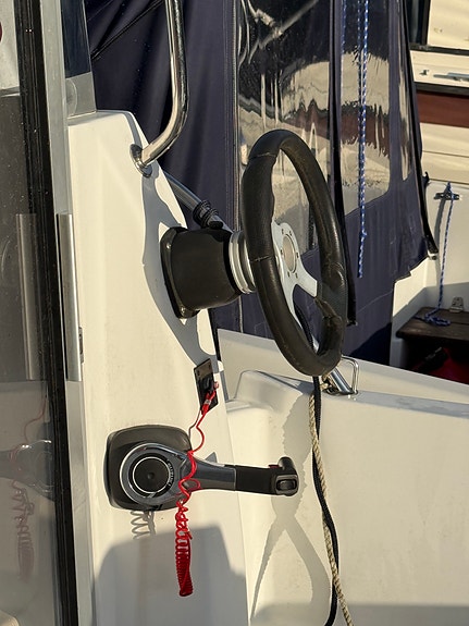 Romslig og velholdt Beneteau Antares 750 med WC og baugpropell 5 of 5