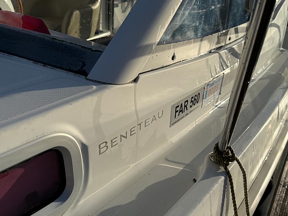 Romslig og velholdt Beneteau Antares 750 med WC og baugpropell 4 of 5