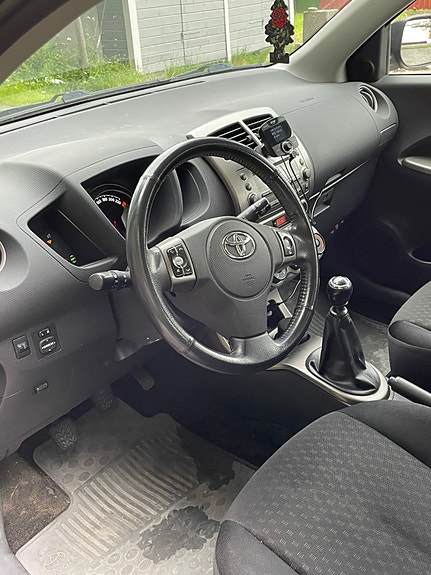 Toyota Urban Cruiser 4 of 5