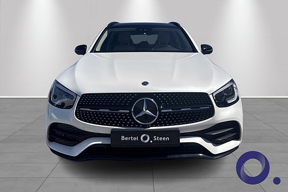 Mercedes-Benz GLC300 e 9 of 30
