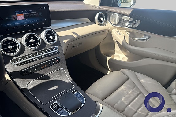 Mercedes-Benz GLC300 e 18 of 30