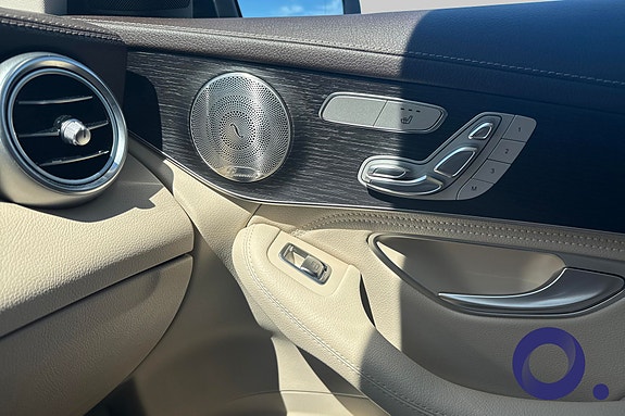 Mercedes-Benz GLC300 e 19 of 30