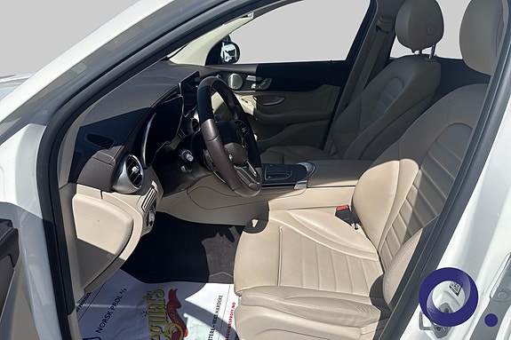 Mercedes-Benz GLC300 e 12 of 30