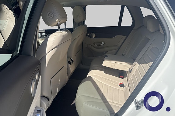 Mercedes-Benz GLC300 e 11 of 30