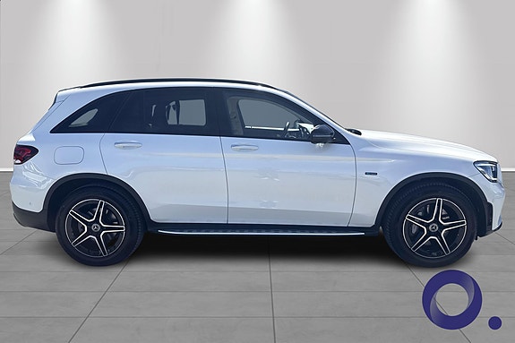 Mercedes-Benz GLC300 e 7 of 30