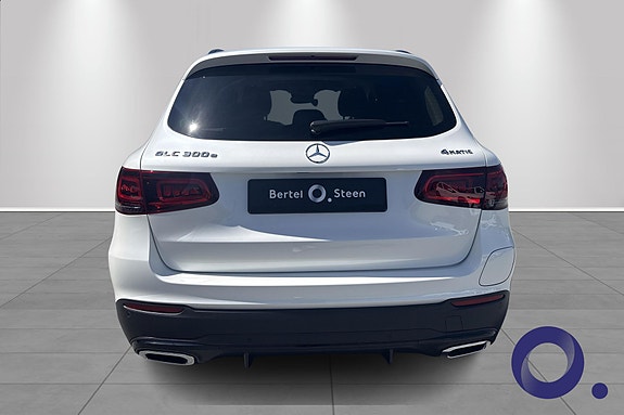 Mercedes-Benz GLC300 e 4 of 30