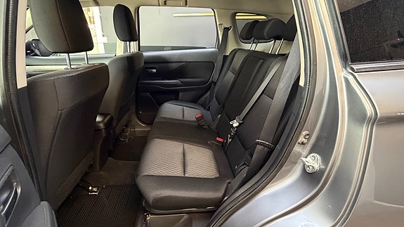 Mitsubishi Outlander 16 of 30