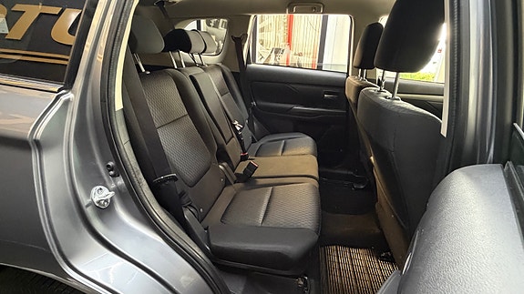 Mitsubishi Outlander 17 of 30