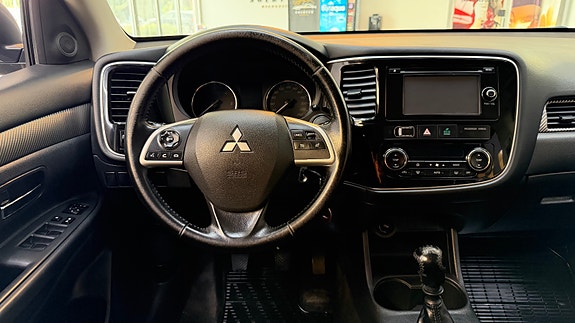 Mitsubishi Outlander 18 of 30