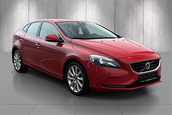 Volvo V40 3 of 5
