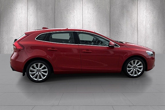 Volvo V40 4 of 5