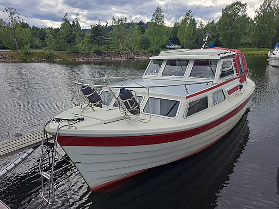 Stor flott familiebåt i godt stand . Bra utstyrt!  Landstrøm/220v/Akterkabin++++ 2 of 5