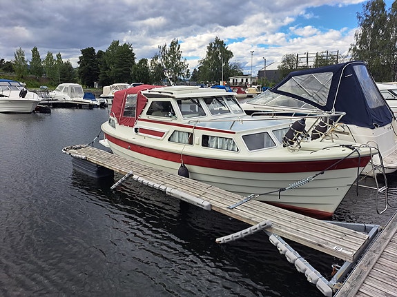 Stor flott familiebåt i godt stand . Bra utstyrt!  Landstrøm/220v/Akterkabin++++ 3 of 5
