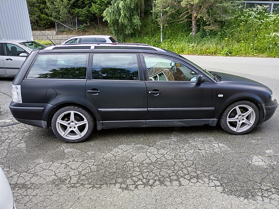 Volkswagen Passat 3 of 5