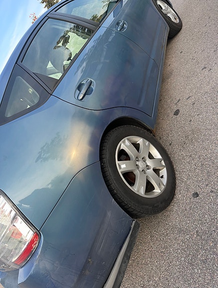 Toyota Prius 3 of 11