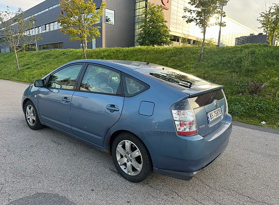 Toyota Prius 8 of 11