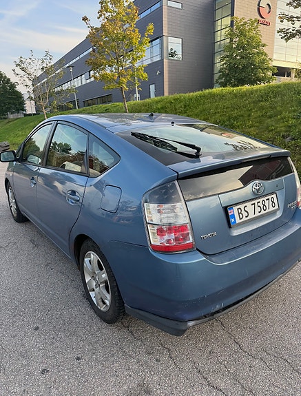 Toyota Prius 7 of 11