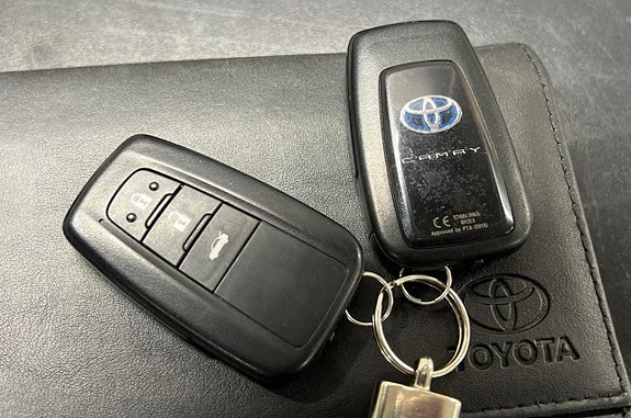 Toyota Camry 4 of 5