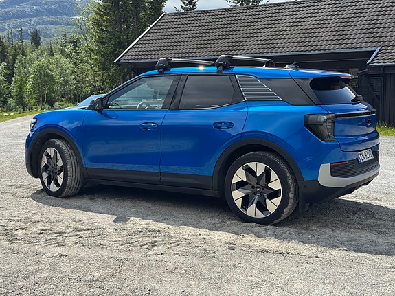 Ford Explorer 2 of 5