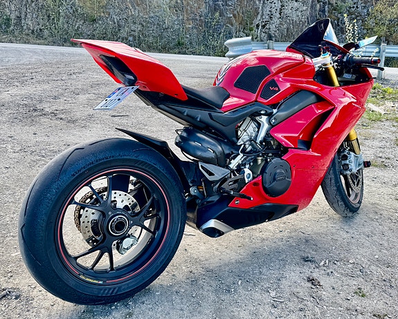 Ducati Panigale V4S 4 of 5