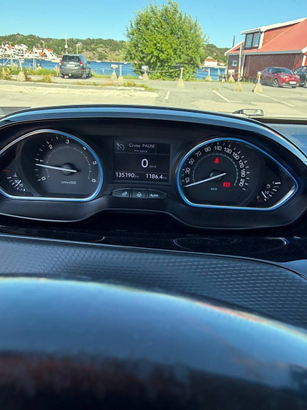 Peugeot 2008 12 of 12