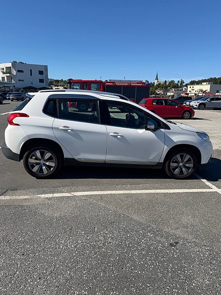 Peugeot 2008 6 of 12