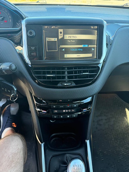 Peugeot 2008 11 of 12