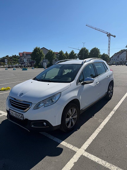 Peugeot 2008 2 of 5