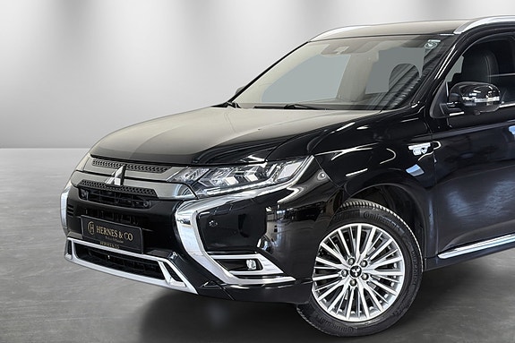 Mitsubishi Outlander 2 of 5