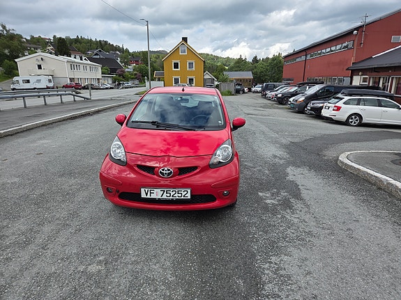 Toyota Aygo 2 of 5