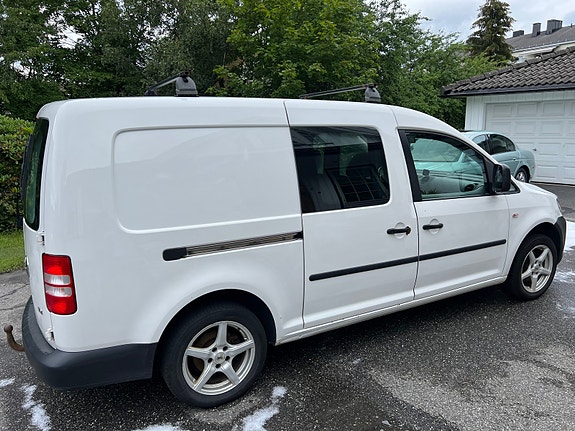 Volkswagen Caddy Maxi 2 of 5