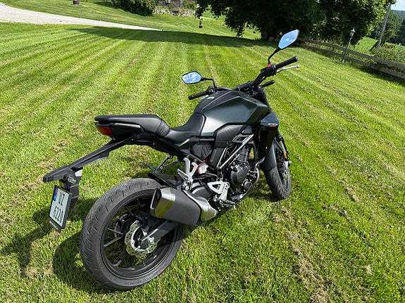 Honda CB 300 R 4 of 6