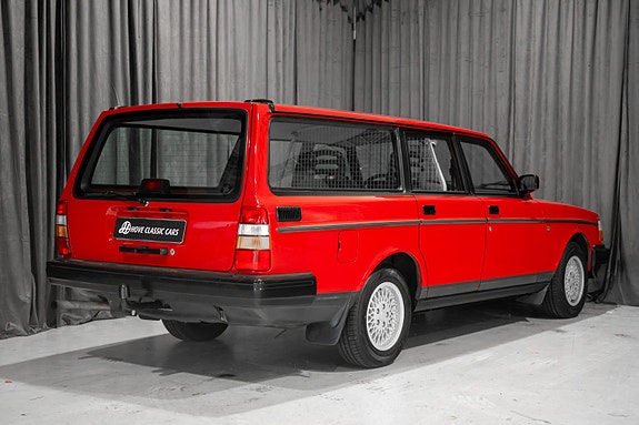 Volvo 240 2 of 5