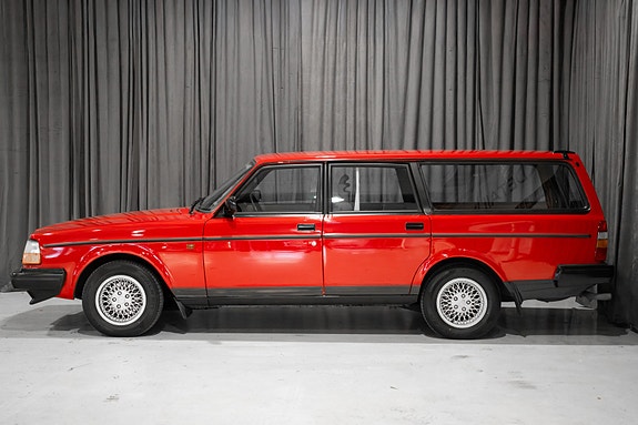 Volvo 240 3 of 5