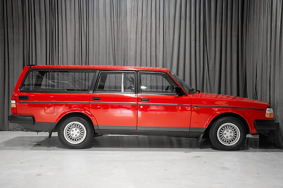 Volvo 240 4 of 5