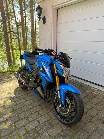 Suzuki GSX-S 1000 3 of 5