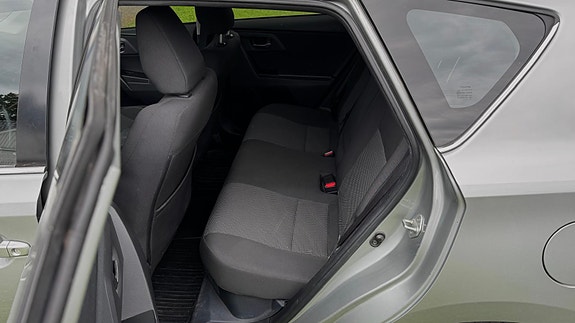 Toyota Auris 13 of 20