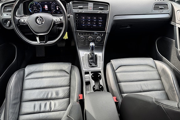 Volkswagen Golf 2 of 5